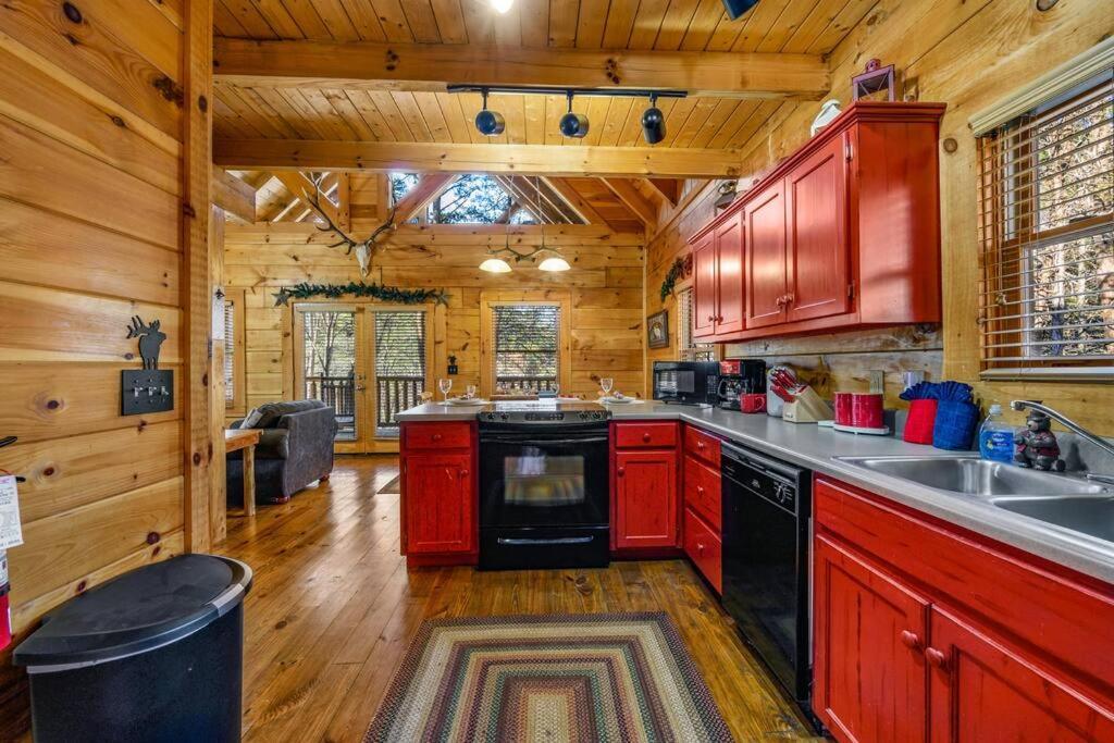 Charming Cabin W/ Hot Tub, Game Room, Top Location Pigeon Forge Zewnętrze zdjęcie