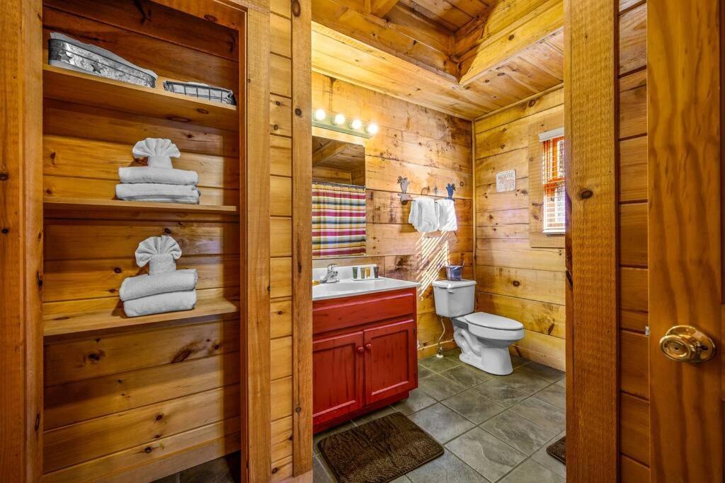 Charming Cabin W/ Hot Tub, Game Room, Top Location Pigeon Forge Zewnętrze zdjęcie