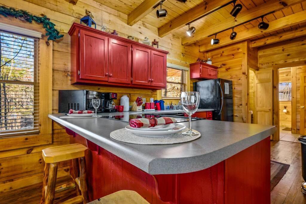 Charming Cabin W/ Hot Tub, Game Room, Top Location Pigeon Forge Zewnętrze zdjęcie