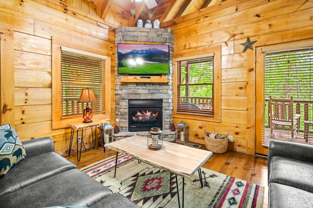 Charming Cabin W/ Hot Tub, Game Room, Top Location Pigeon Forge Zewnętrze zdjęcie