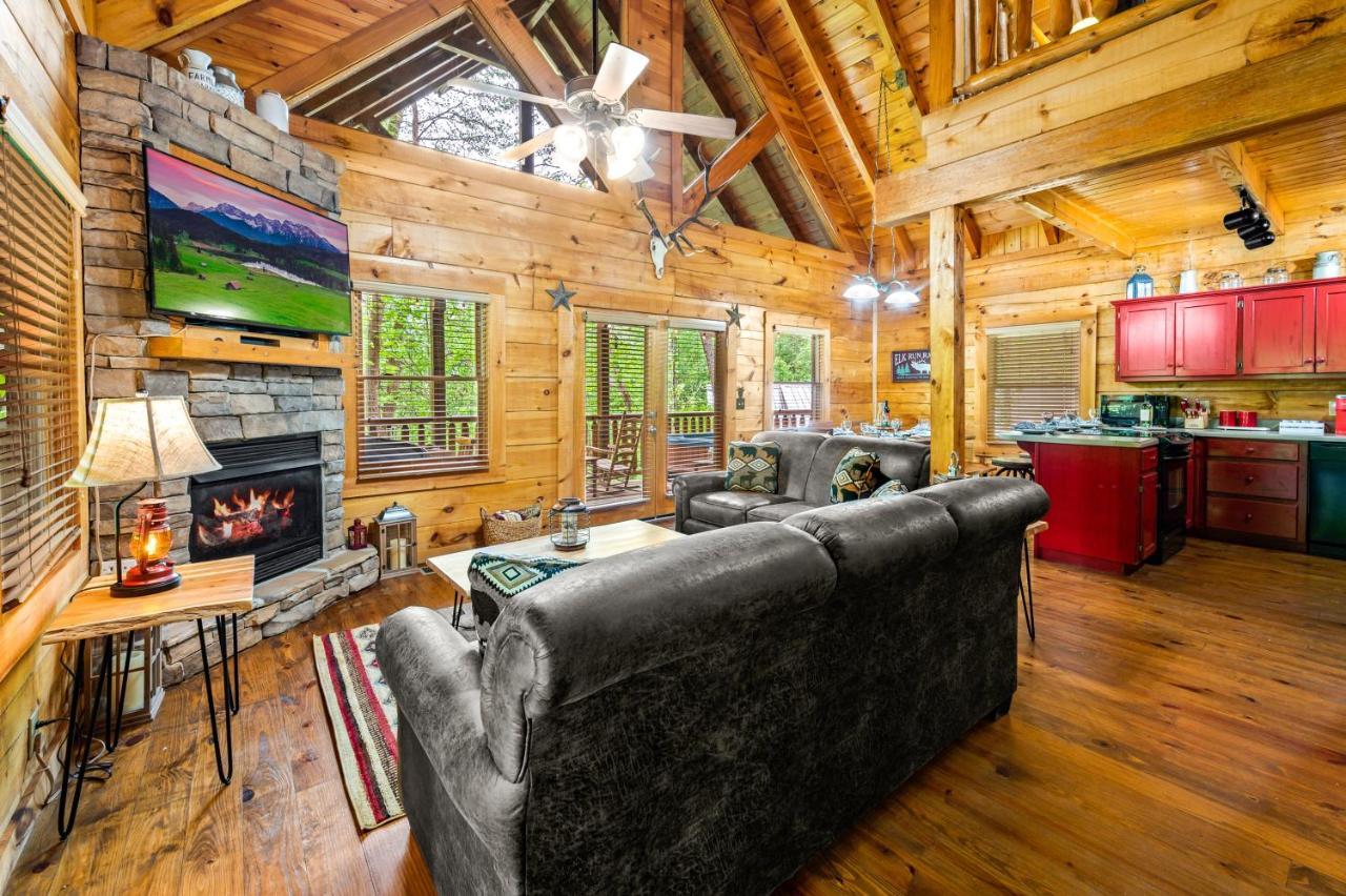 Charming Cabin W/ Hot Tub, Game Room, Top Location Pigeon Forge Zewnętrze zdjęcie